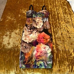 Floweral body con Dress size 1